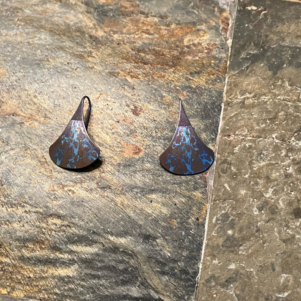 Earrings one pair.